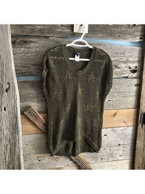 CANDY Couture size Med Olive, open weave, crochet star, short sleeve sweater